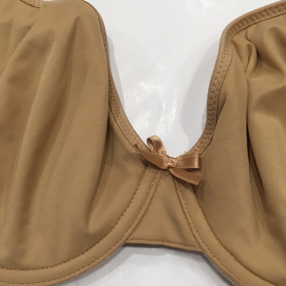 Chantelle 32D underwire bra barely used - Picture 2 of 6